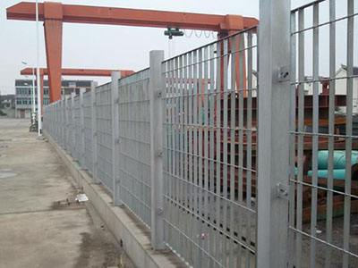 鋼格板護(hù)欄 鋼格板護(hù)欄